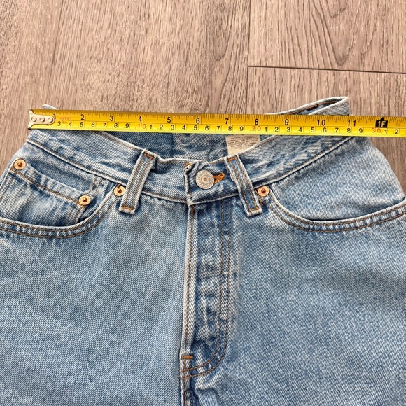 vintage Levi's high-waisted denim cut-off shorts size 3 - Picture 9 of 10